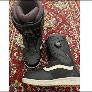 (SOLD) Vans Aura Pro Snowboard Boots 2020 Men's 10.5 US